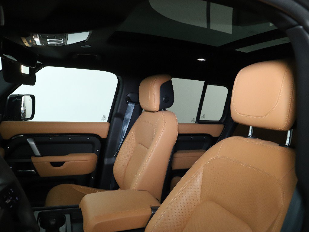 Certified 2024 Land Rover Defender 110 V8 AWD/4WD image 18