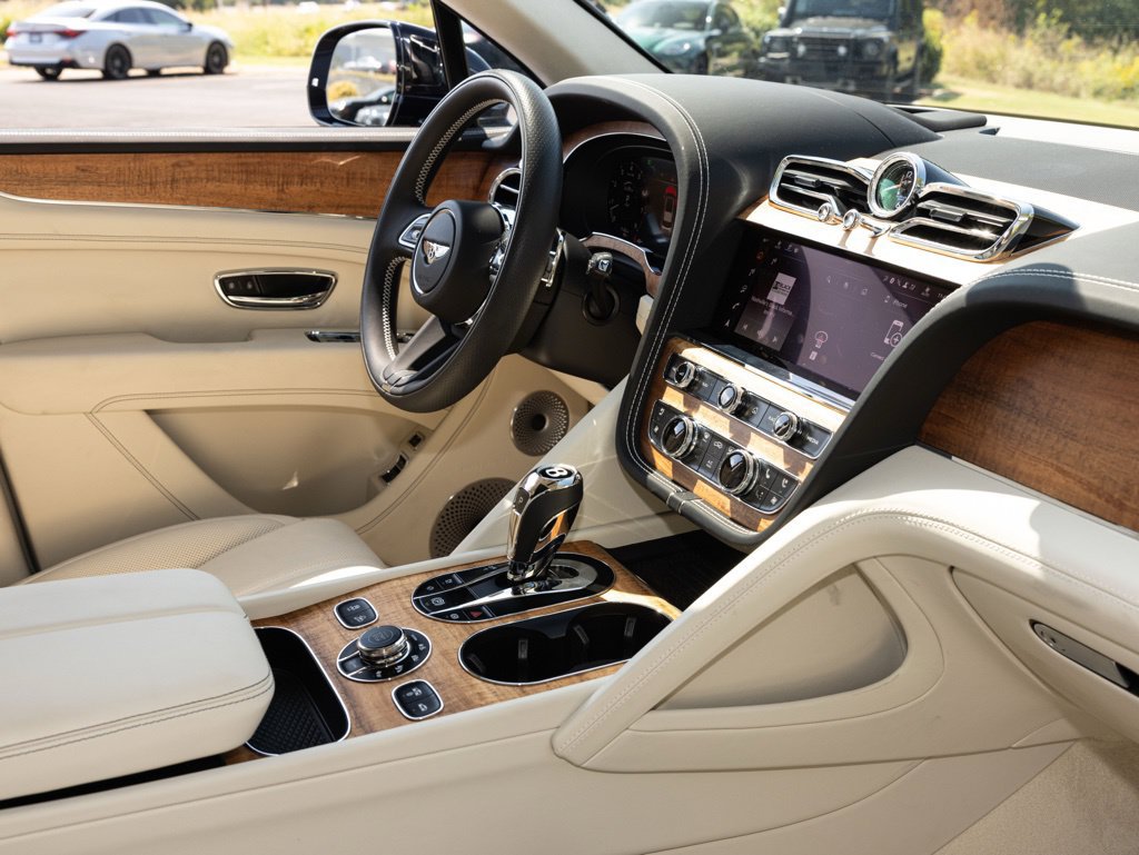 Used 2025 Bentley Bentayga AWD/4WD image 77