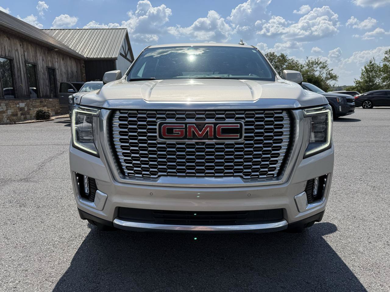 Used 2023 GMC Yukon XL Denali AWD/4WD image 9