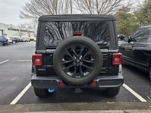 Used 2023 Jeep Wrangler Sahara w/ Cold Weather Group image 11