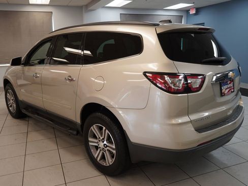 Used 2017 Chevrolet Traverse LT FWD image 9