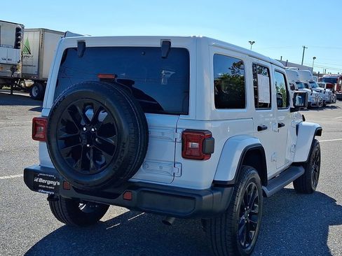 Used 2025 Jeep Wrangler Unlimited Sahara AWD/4WD image 4