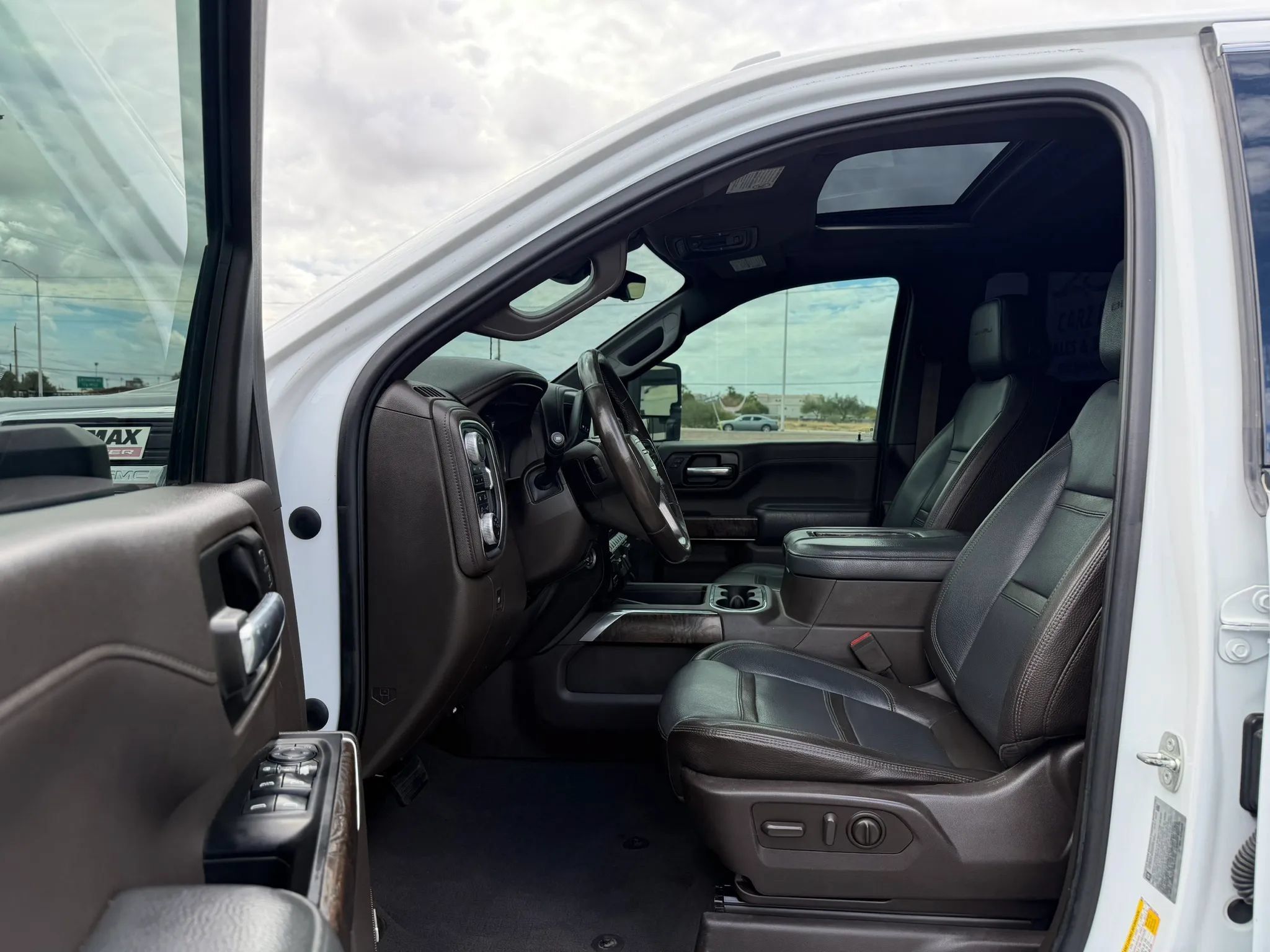 Used 2020 GMC Sierra 2500 Denali w/ Denali Ultimate Package AWD/4WD image 18