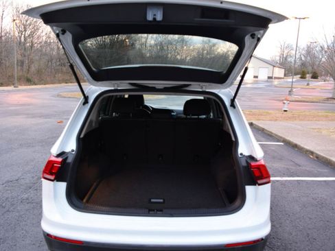 Used 2021 Volkswagen Tiguan SE AWD/4WD image 19