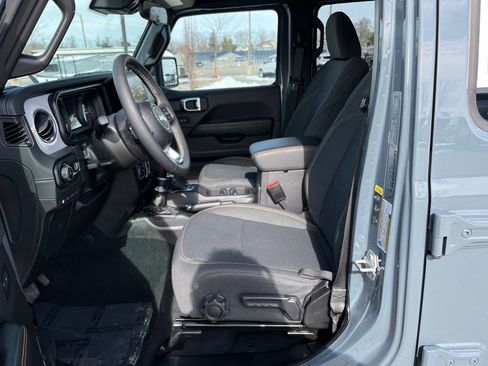 Used 2025 Jeep Wrangler Unlimited Sahara w/ Safety Group image 18