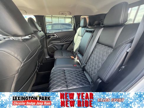 Used 2023 Mitsubishi Outlander SEL image 13