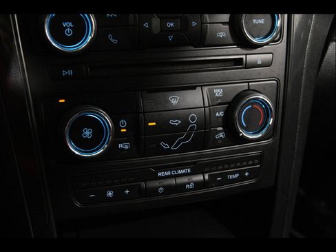 Used 2017 Ford Explorer XLT image 14