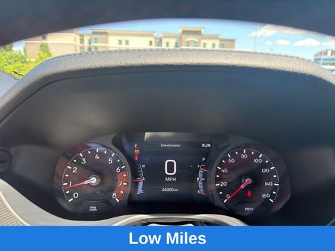 Used 2025 Jeep Compass Trailhawk AWD/4WD image 14