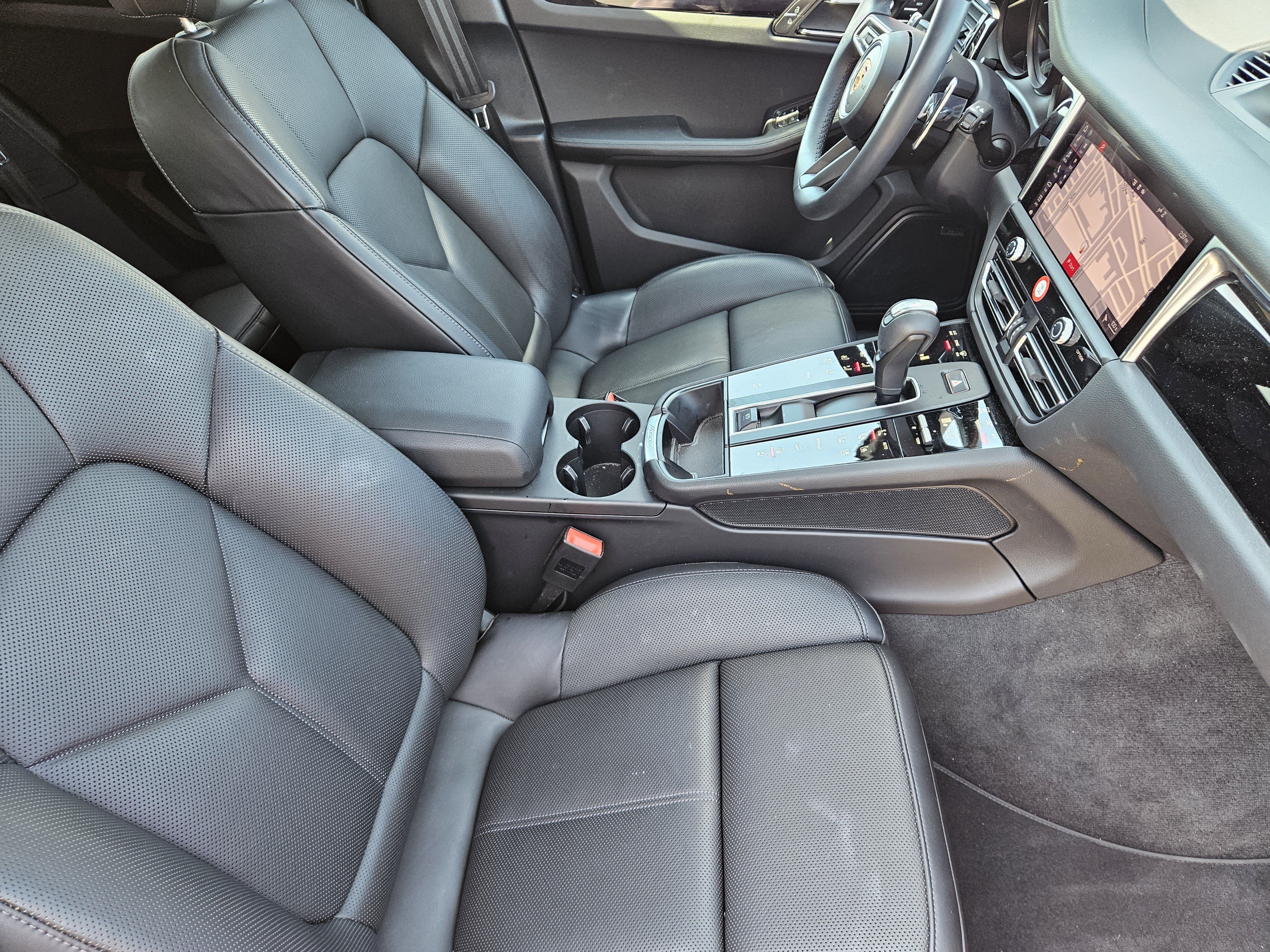 Certified 2026 Porsche Macan AWD/4WD image 15