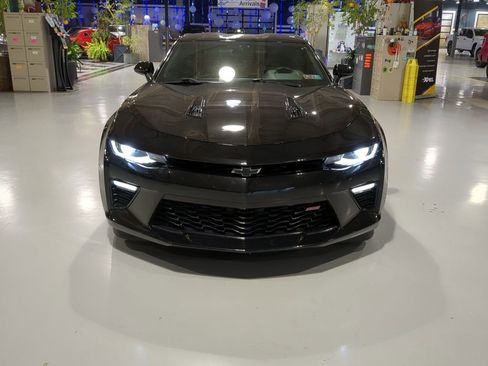 Used 2018 Chevrolet Camaro SS image 3