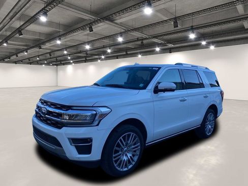 Used 2024 Ford Expedition Limited image 3