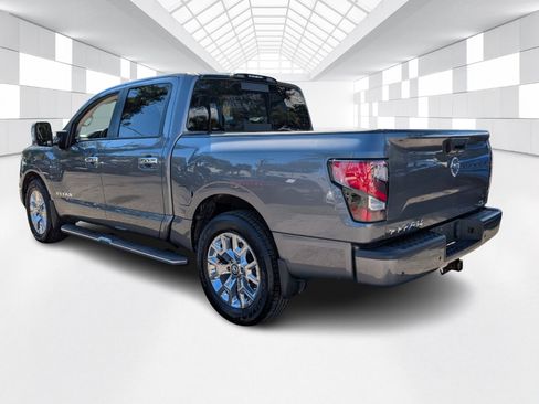 Certified 2021 Nissan Titan SL w/ Moonroof Package image 5