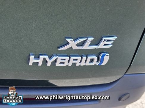 Used 2022 Toyota Sienna XLE FWD image 16