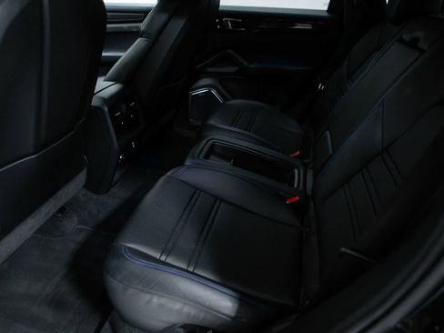 Certified 2023 Porsche Cayenne Turbo GT AWD/4WD image 34