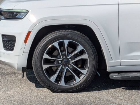 Used 2023 Jeep Grand Cherokee L Overland AWD/4WD image 11