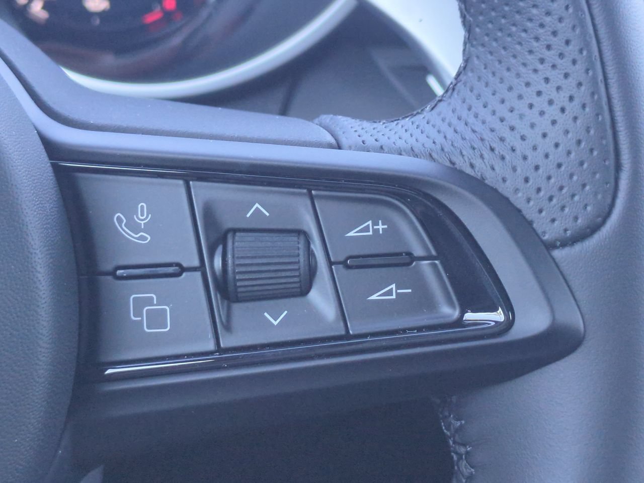 New 2025 Alfa Romeo Stelvio Sprint AWD/4WD image 25