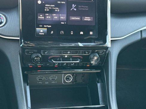 New 2025 Jeep Grand Cherokee Altitude image 17