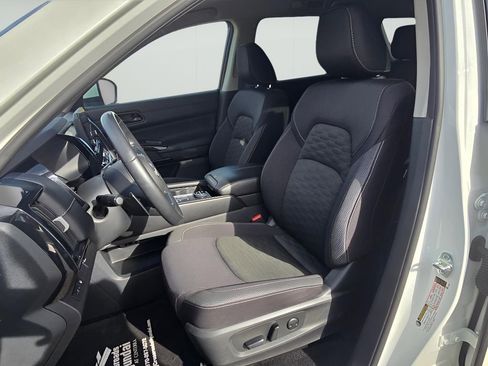 Used 2024 Nissan Pathfinder SV image 29