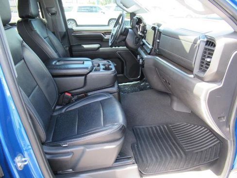 Used 2022 Chevrolet Silverado 1500 LT AWD/4WD image 10