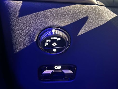 Used 2025 Mercedes-Benz GLC 350e 4MATIC image 25