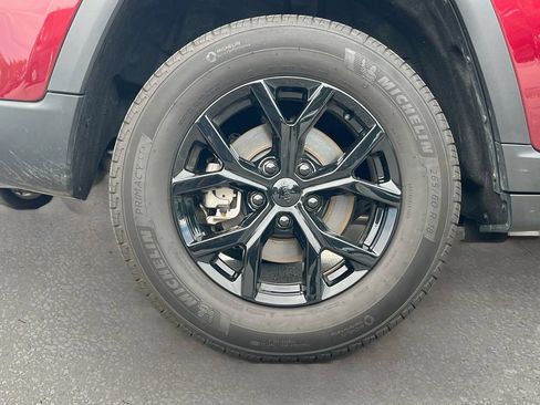Used 2025 Jeep Grand Cherokee Altitude RWD image 28
