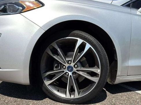 Used 2019 Ford Fusion Titanium AWD/4WD image 18