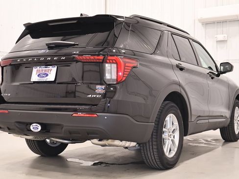 New 2026 Ford Explorer Active AWD/4WD image 9