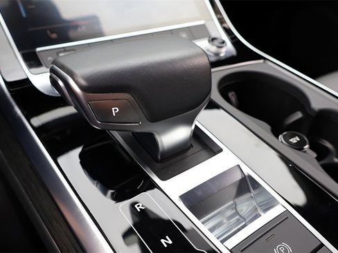 Used 2019 Audi Q8 Premium image 26