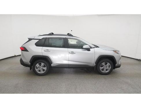 Used 2025 Toyota RAV4 XLE image 12