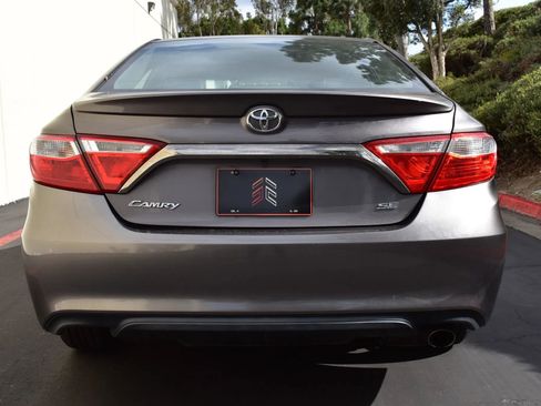 Used 2015 Toyota Camry SE FWD image 5