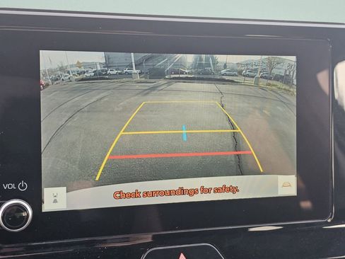 Used 2024 Toyota Venza LE image 8