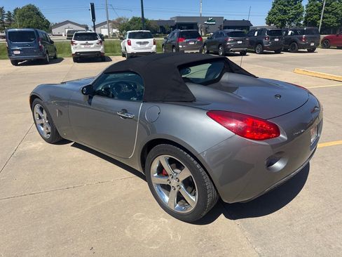 Used 2006 Pontiac Solstice Convertible w/ Premium Package RWD image 3