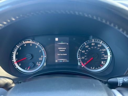 Used 2022 Toyota Highlander LE image 11