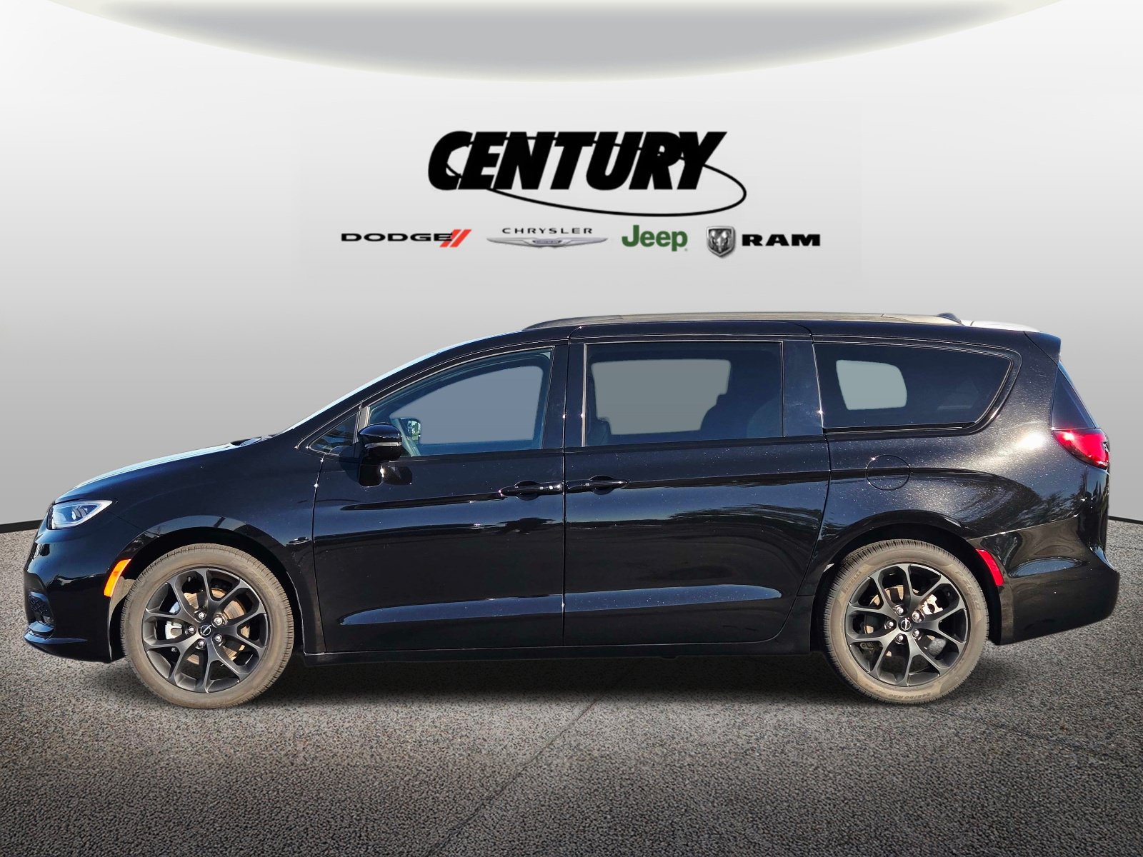Used 2024 Chrysler Pacifica Touring-L FWD image 7
