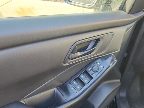 Used 2024 Nissan Rogue S AWD/4WD image 12