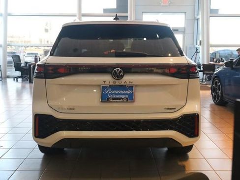 New 2026 Volkswagen Tiguan SEL R-Line image 5