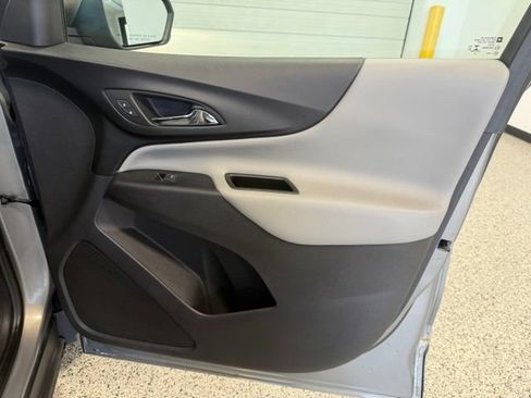 Used 2018 Chevrolet Equinox LT FWD image 21