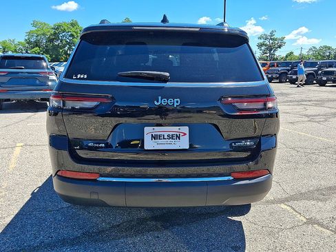Used 2023 Jeep Grand Cherokee L Limited AWD/4WD image 7