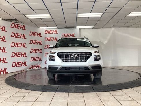 New 2026 Hyundai Venue SEL FWD image 2