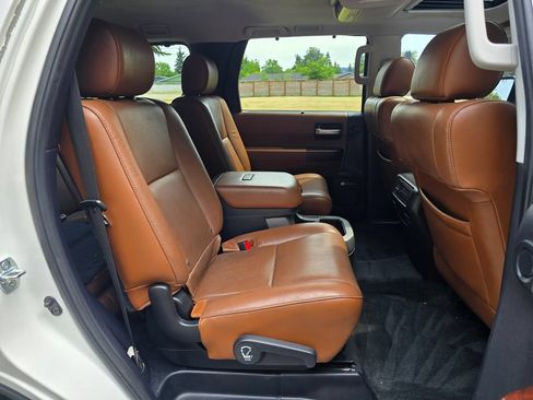 Used 2017 Toyota Sequoia Platinum RWD image 17