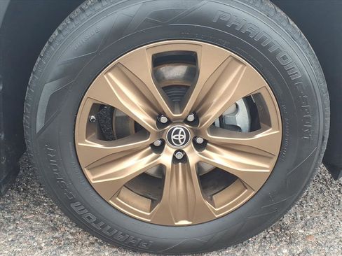 Used 2022 Toyota Highlander Bronze Edition image 9