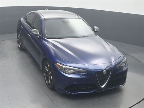 Used 2019 Alfa Romeo Giulia image 19