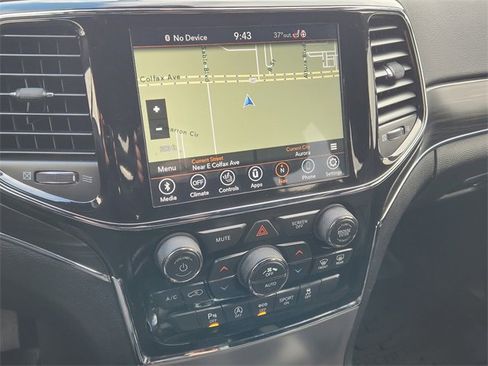 Used 2020 Jeep Grand Cherokee Limited w/ Luxury Group II image 22