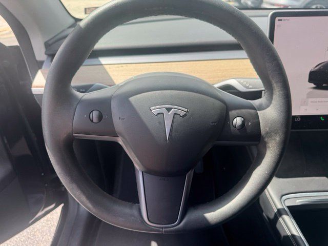 Used 2025 Tesla Model Y Long Range RWD image 17