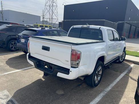 Used 2019 Toyota Tacoma Limited image 2