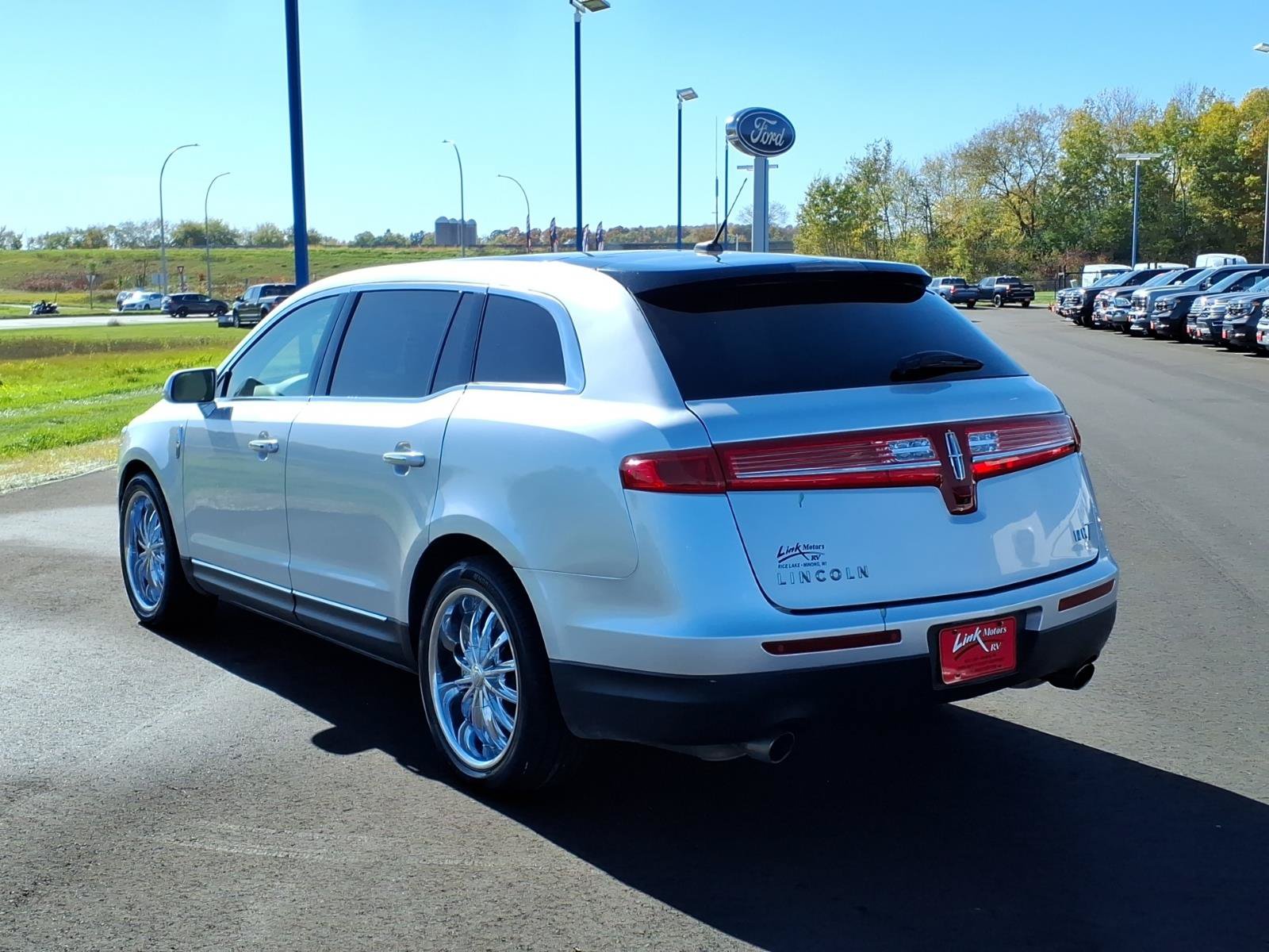 Used 2017 Lincoln MKT AWD w/ Technology Package image 3