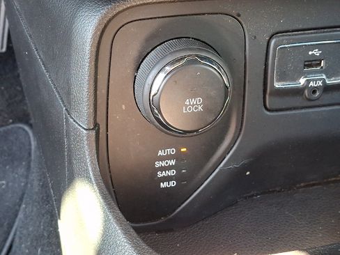 Used 2016 Jeep Renegade Sport w/ Power & Air Group AWD/4WD image 23