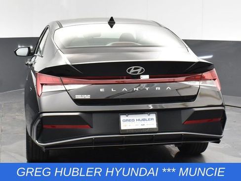 Used 2025 Hyundai Elantra SEL FWD image 9