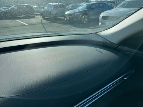 Used 2025 Hyundai Elantra SEL image 34