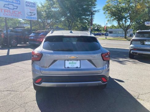 Used 2024 Chevrolet Trax LT w/ Driver Confidence Package FWD image 28